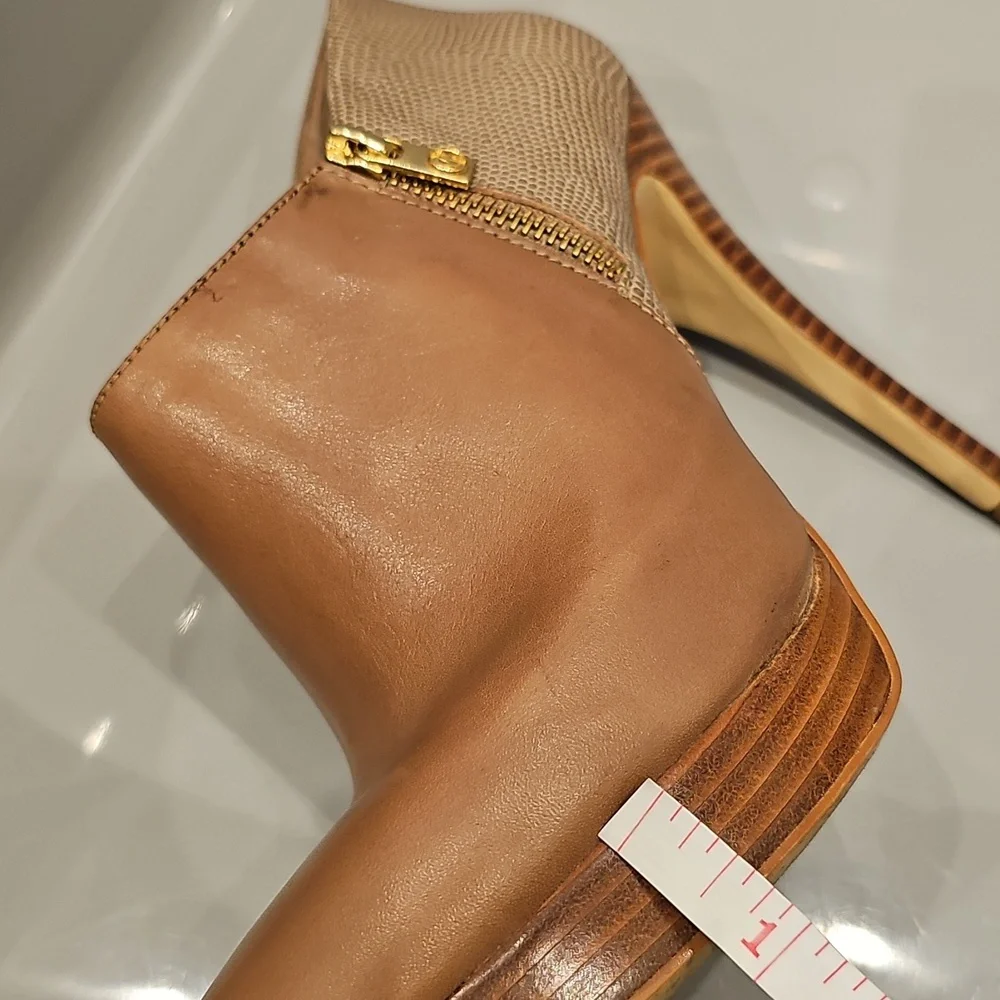 MICHAEL KORS Elegant Taupe Tan Leather Booties